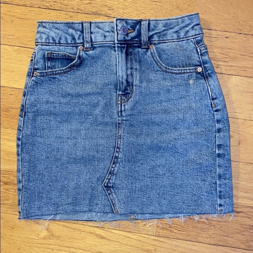 New without tags, runs a little big for me so never wore.